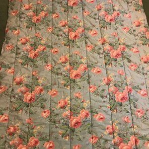Ralph Lauren Twin Size Comforter Garden Rambler Rose Floral very good condition.